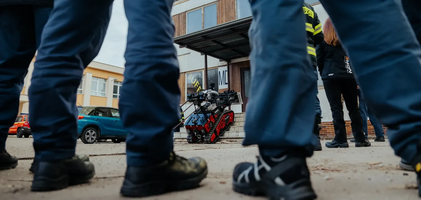 Školenie inštruktorov na obsluhu hasičského robota COLOSSUS - 3MON