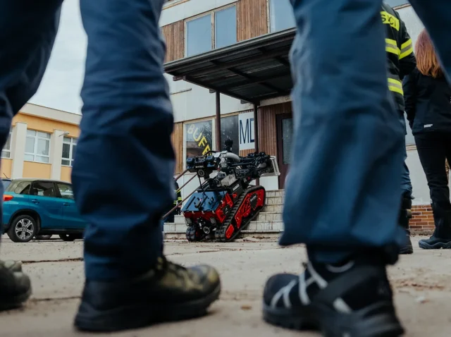 Školenie inštruktorov na obsluhu hasičského robota COLOSSUS - 3MON