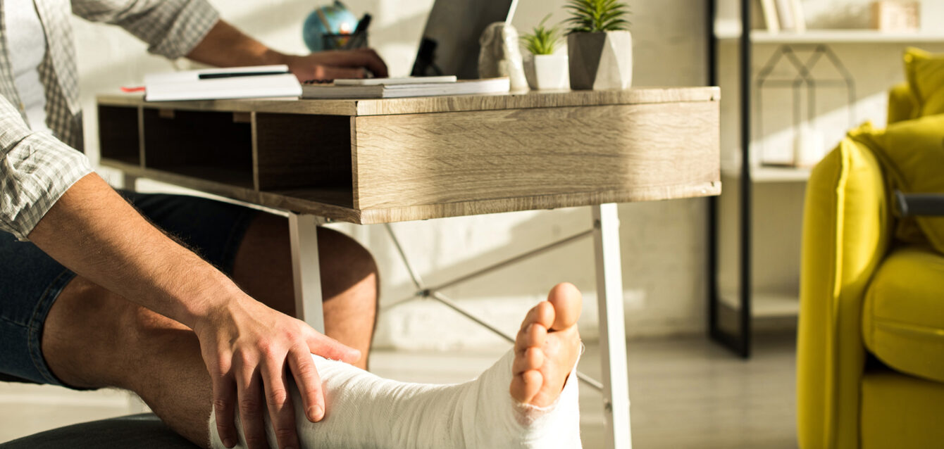 Je úraz, ktorý sa stal počas homeworkingu pracovným úrazom? BOZP-skolenia.sk