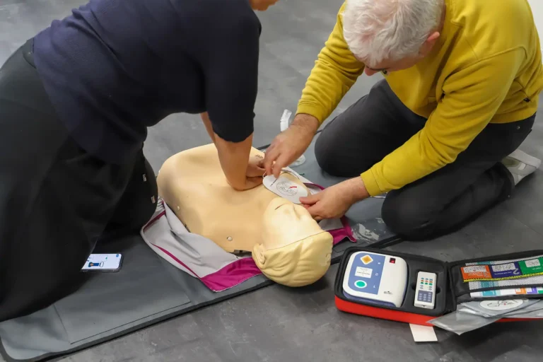 prvá pomoc AED defibrilátor
