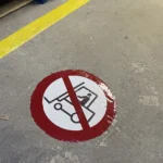 Podlahové značenie v praxi zákaz jazdy VZV